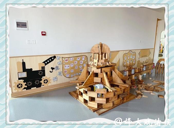 建设者走进寒托班,带领“小小建筑师”趣味探索房子建设的奥秘 建设者走进寒托班,带领“小小建筑师”趣味探索房子建设的奥秘