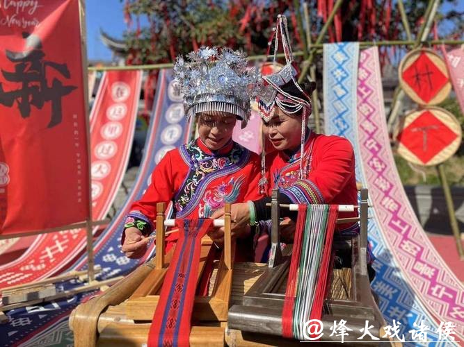 浙江景宁畲乡风情街焕新启幕 民族文化扮靓新春年味 浙江景宁畲乡风情街焕新启幕 民族文化扮靓新春年味
