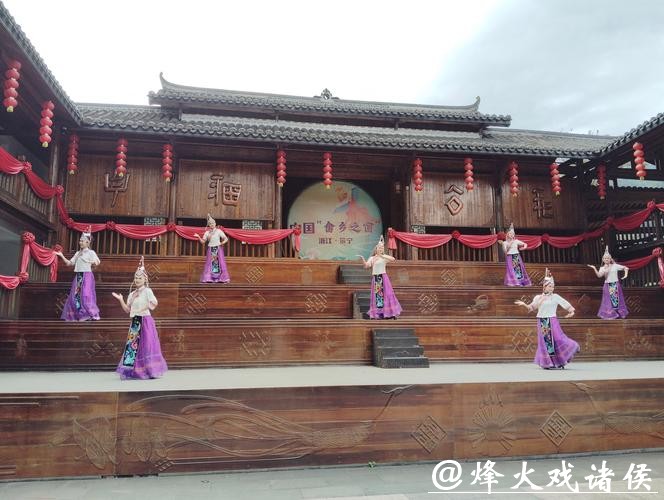 浙江景宁畲乡风情街焕新启幕 民族文化扮靓新春年味 浙江景宁畲乡风情街焕新启幕 民族文化扮靓新春年味