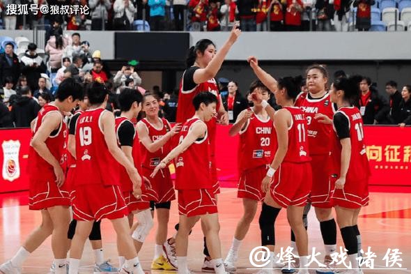 中国女篮首场热身赛56分大胜国际女篮联队