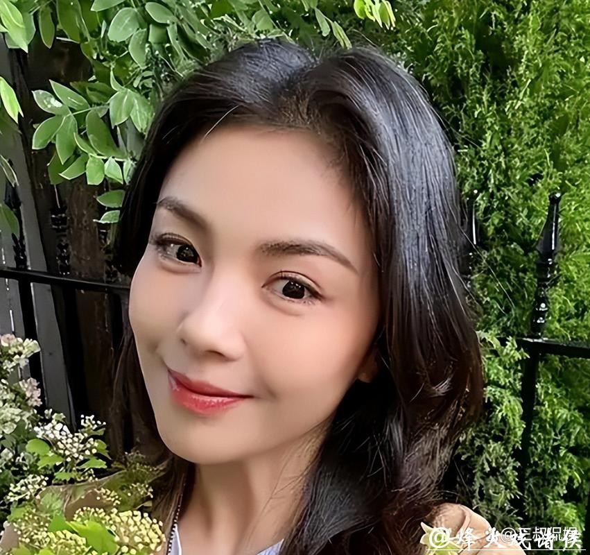 大难临头她不逃！为夫复出还清上亿债的刘涛，近况曝光娇嫩如少女